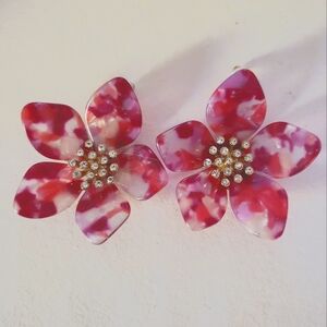 Bakelite flowered earring with rhinestone buds